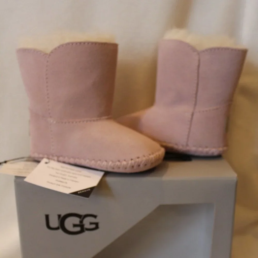 NIB UGG INFANT SUEDE SHEARLING BOOTIES PINK
